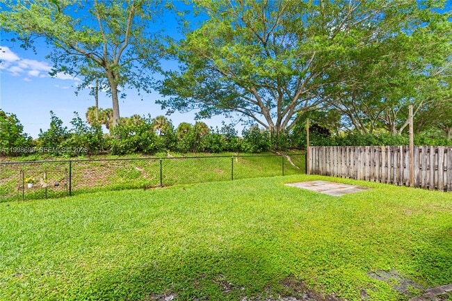 Building Photo - 9081 Lake Park Cir N