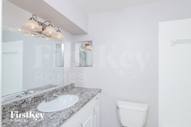 Building Photo - 738 Empress St SE