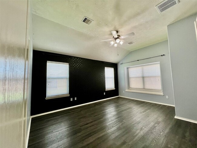 Building Photo - 3210 Blue Bonnet Dr