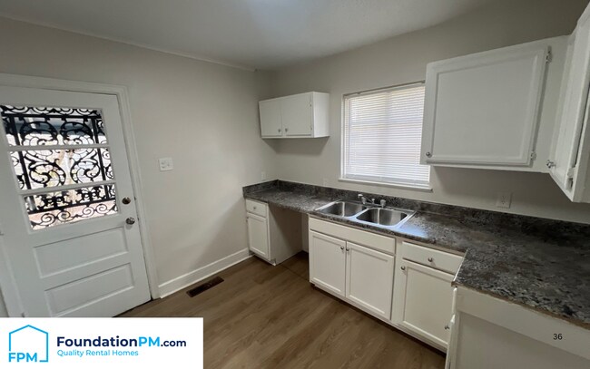 Building Photo - 2143 Vollintine Ave