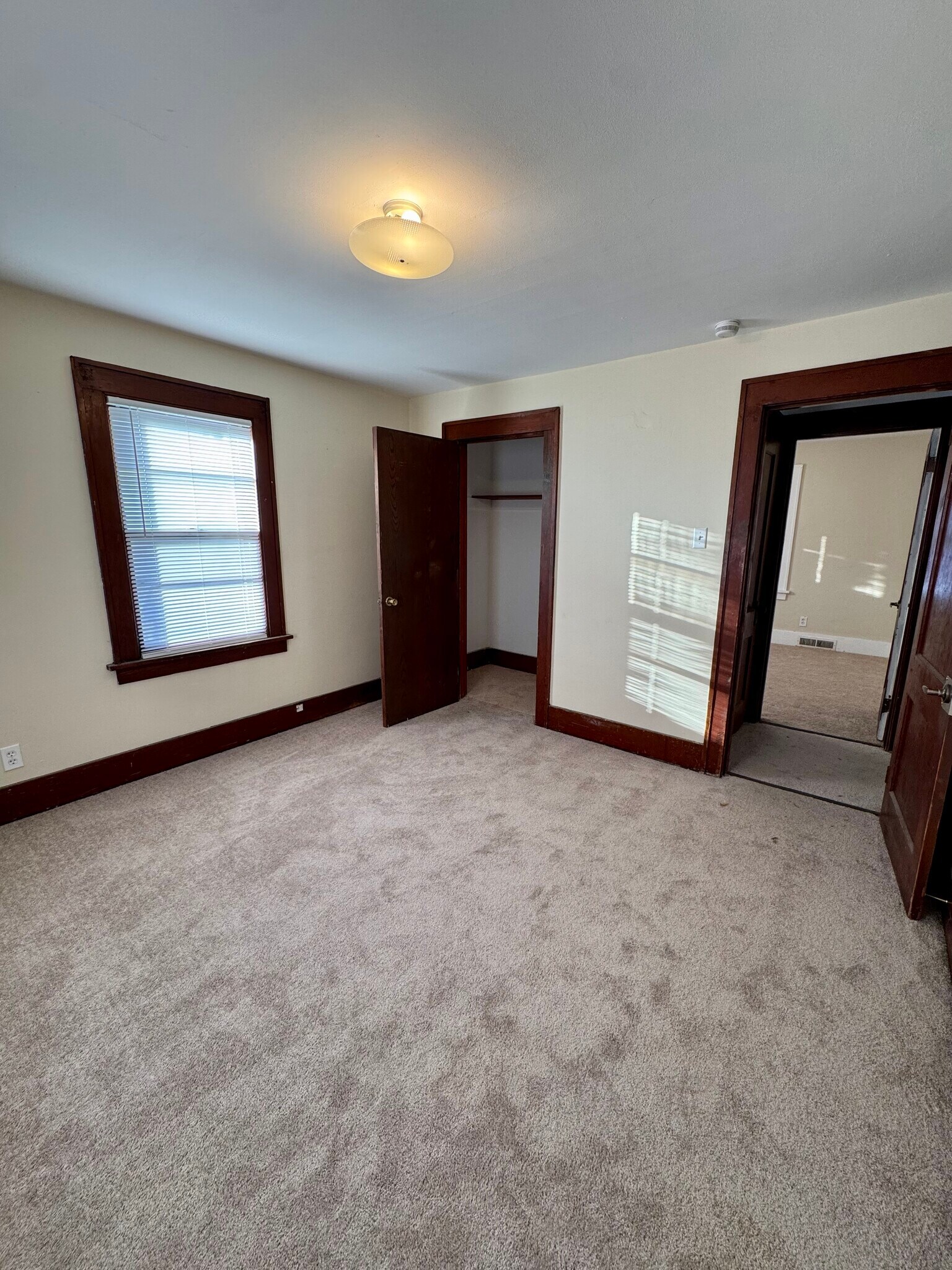 Building Photo - 1338 W 13th St