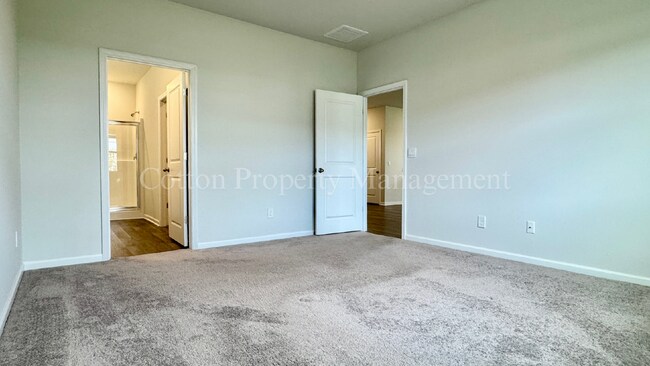 Building Photo - 2516 Centerway Ln