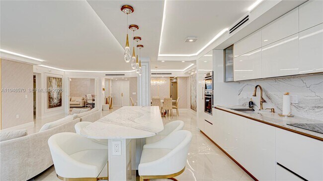 Building Photo - 16711 Collins Ave