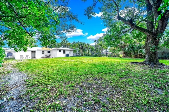 Building Photo - 209 SW 18th Ave