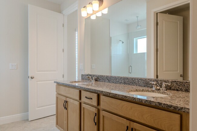 Building Photo - 16705 Victoria Grv Aly