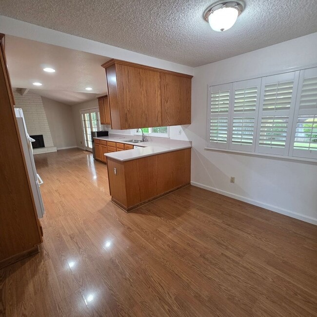 Building Photo - 4BD/2.5BA Single Story, Court Location on Walnut Creek Border