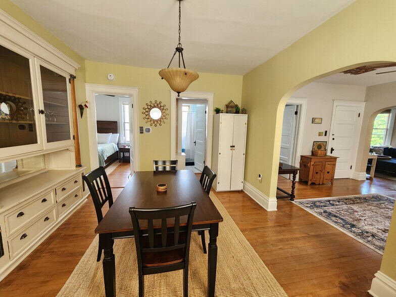 Building Photo - 2223 S Winchester St