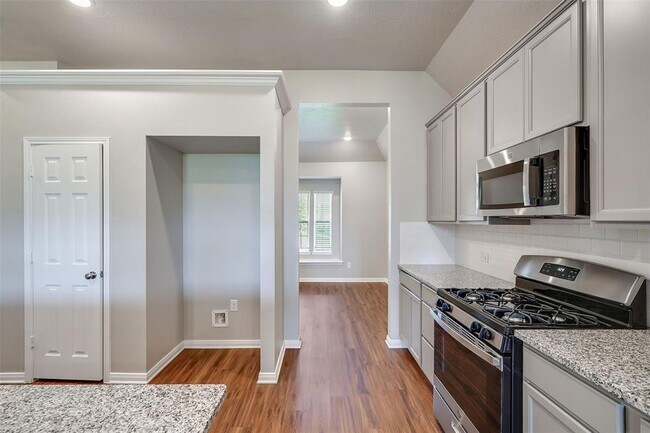 Building Photo - 1042 Tomball Downs Dr