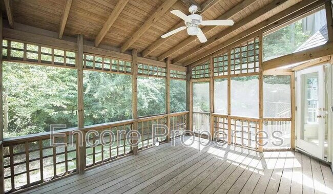 Building Photo - 111 Whispering Pines Ct
