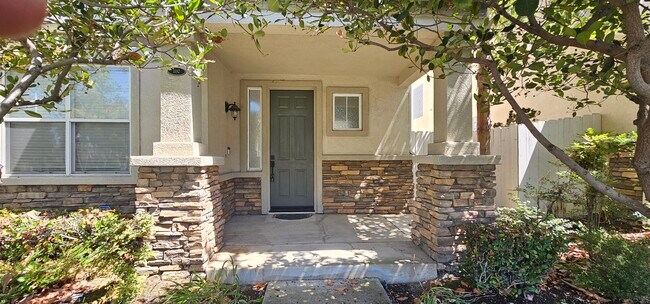 Building Photo - 1192 Hickory Dr