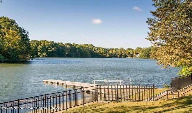 Building Photo - 8 Ravine Dr