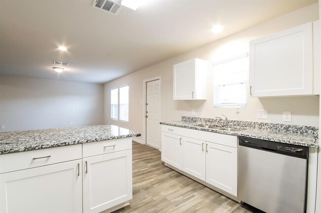 Building Photo - 15678 Briar Forest Dr