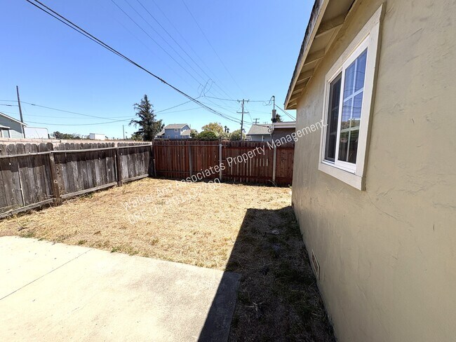 Building Photo - 130 Twitchell St