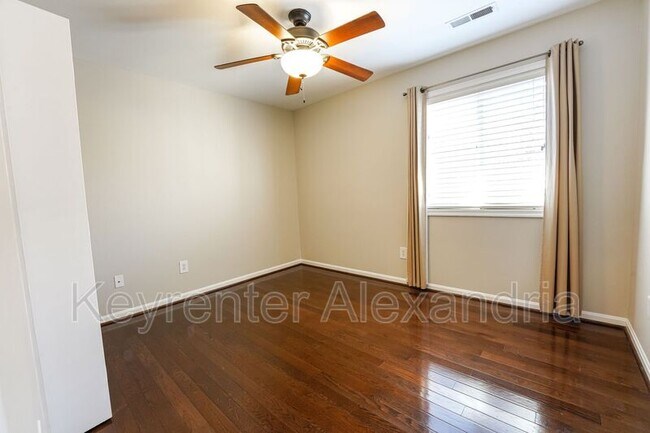 Building Photo - 1107 N Taylor St