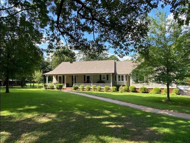 Building Photo - 11 Henry Ct