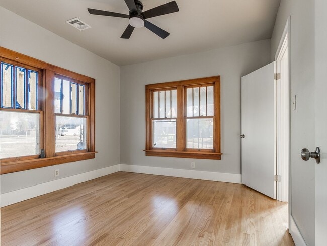 Building Photo - Renovated 3-bedroom, 2-bath home located i...