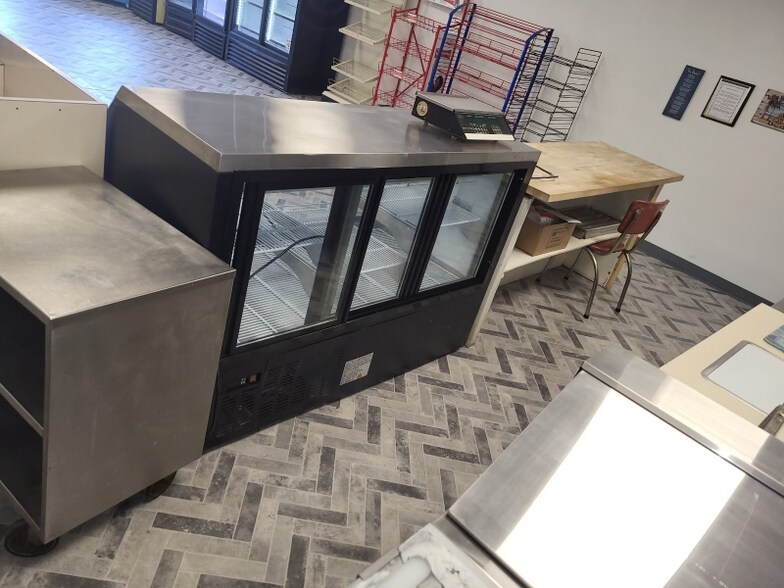 Building Photo - 373 Munson Ave