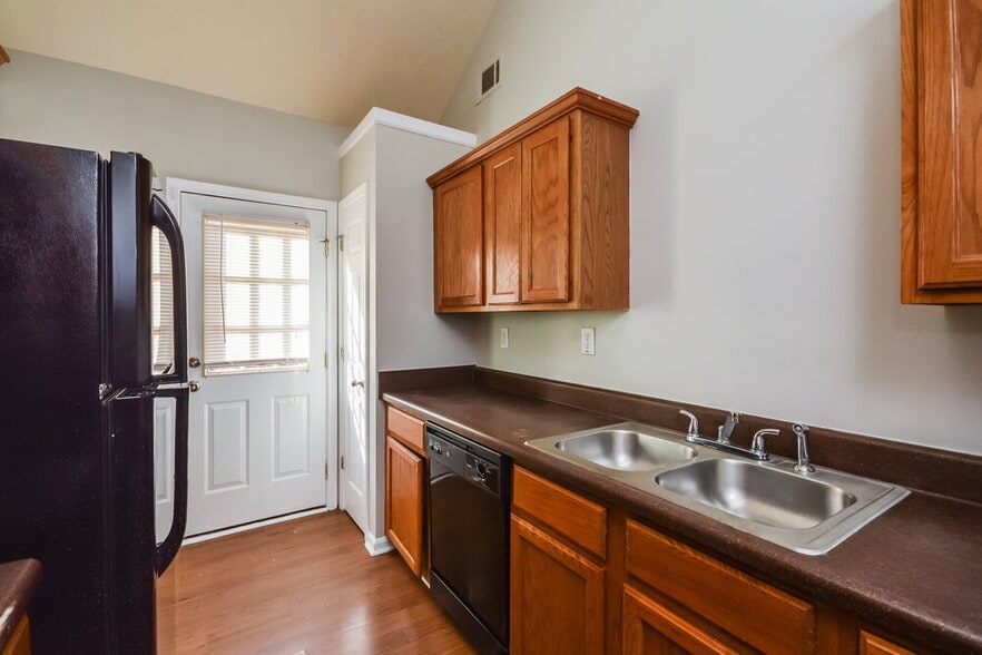 Building Photo - 9111 Jefferson Village Dr SW