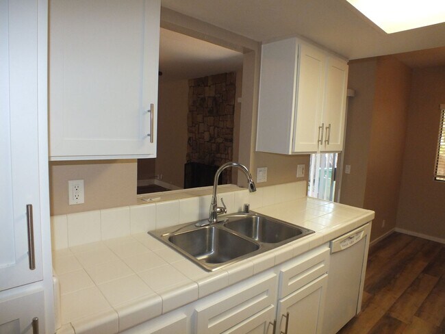 Building Photo - 3 br 2.5 bath Cameron Park Townhome