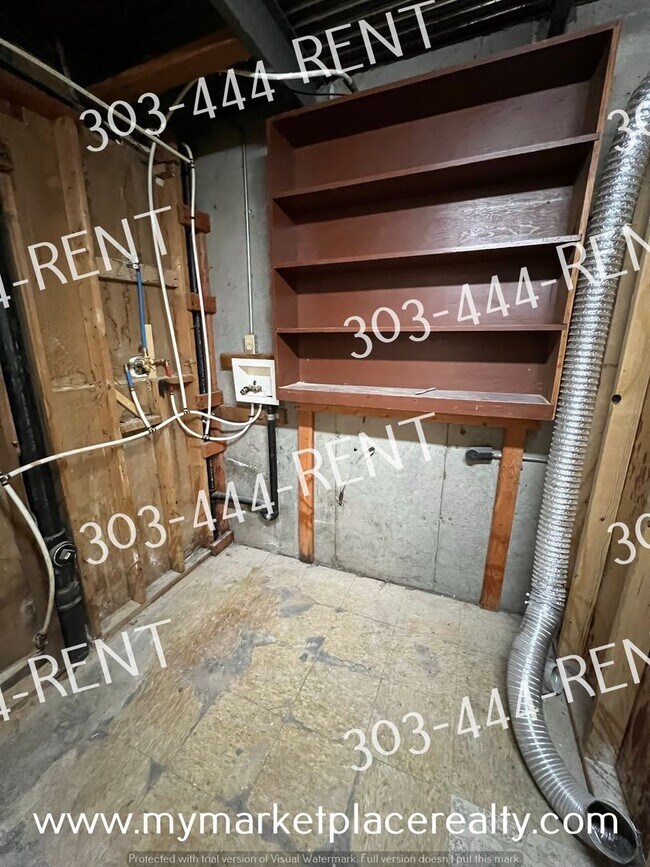 Building Photo - 4 Bedroom 2 Bathroom Single Family Home in...