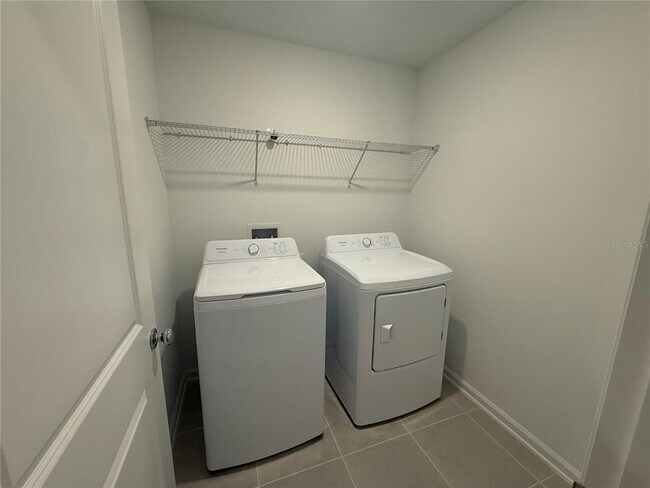 Building Photo - 5427 Meadow Walk Dr