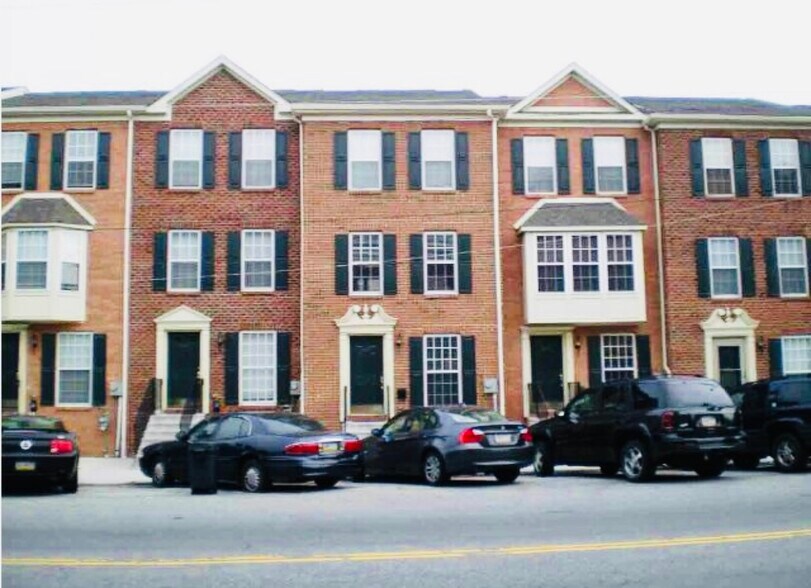 Front Exterior 1 - 2419 E York St