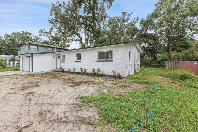 Building Photo - 7059 Tynan Ave