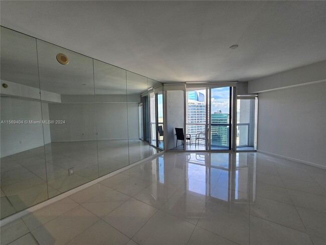 Building Photo - 475 Brickell Ave