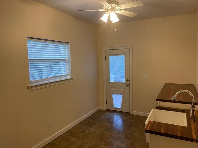 Building Photo - 6833 Corto Rd