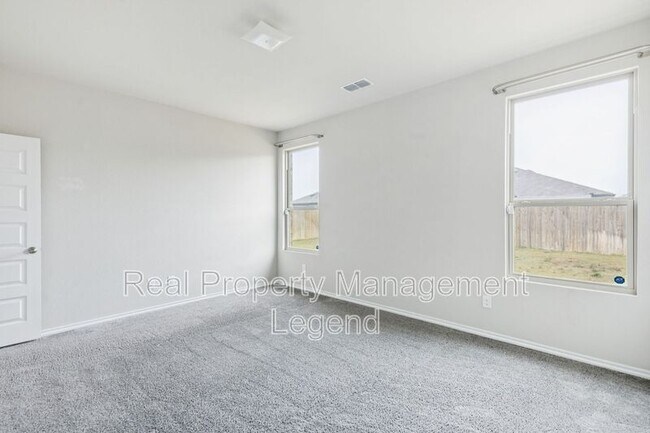 Building Photo - 968 Ravenwood Ln