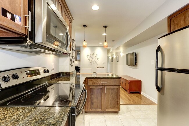 Building Photo - 1871 Newton St NW