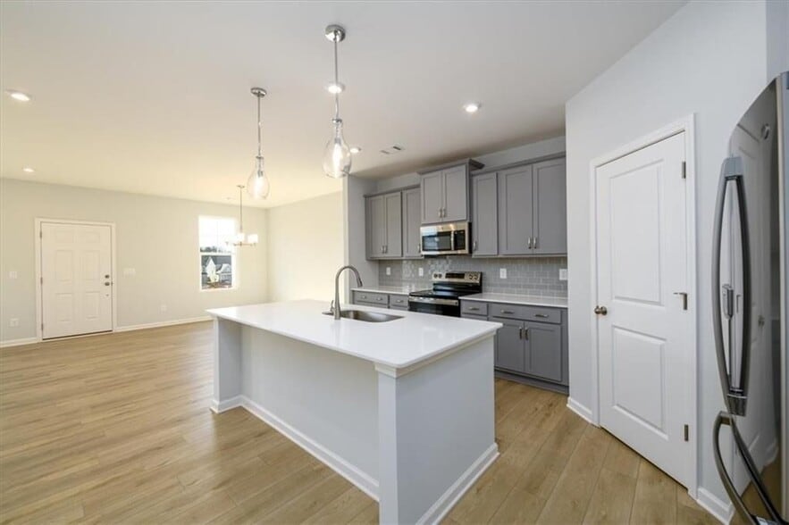 Building Photo - 849 York Aly