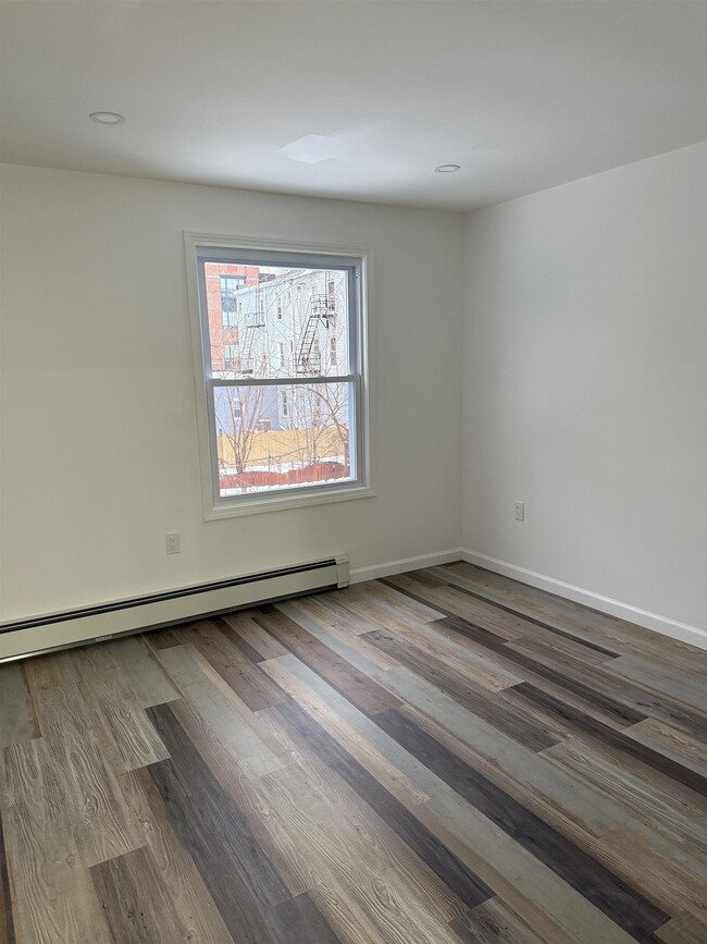 Building Photo - 360 Whiton St