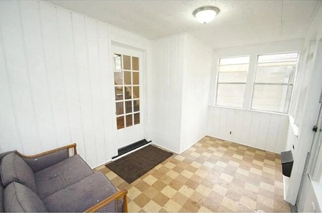Building Photo - Gorgeous 5 Bedroom Home in Coveted SE Neig...