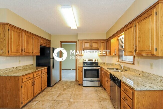 Building Photo - 3 Bedroom Pet-Friendly Home in Olathe, KS ...