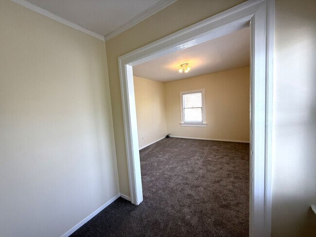 Building Photo - 5BR 1.5BA Berkeley Home | W/D, Dishwasher, Backyard + Storage Near Shattuck & Berkeley Bowl