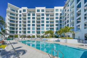 Building Photo - 111 S Pineapple Ave