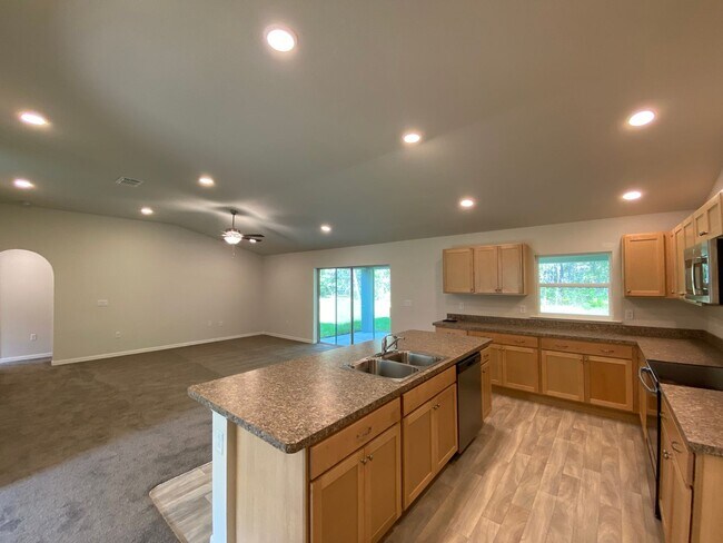 Building Photo - Great new rent on 4/2! Desirable SW Ocala Neighborhood 4/2/2 *WON'T LAST*