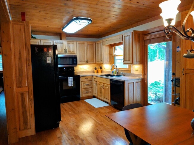 Building Photo - 386 Arbor Dr