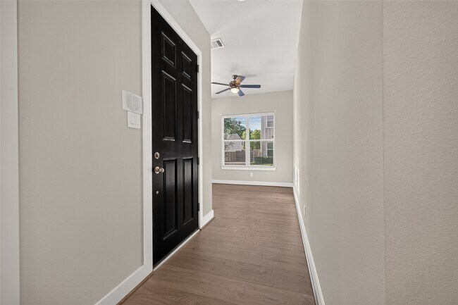 Building Photo - 8802 Hollister Pine Ct
