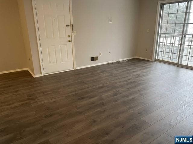 Building Photo - 126 Raintree Ln