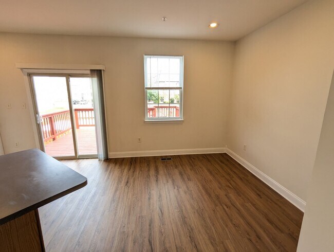 Building Photo - Renovated Townhouse in Frederick ready for...
