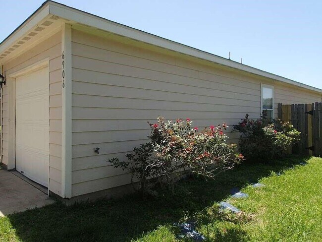 Building Photo - 6906 Lost Timber Ln