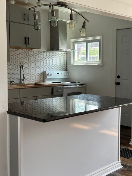 Building Photo - 108 Manheim Ave