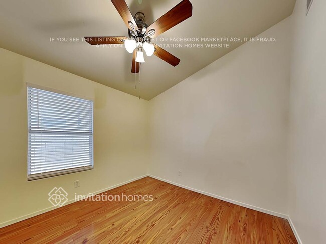 Building Photo - 9726 W Tonopah Dr