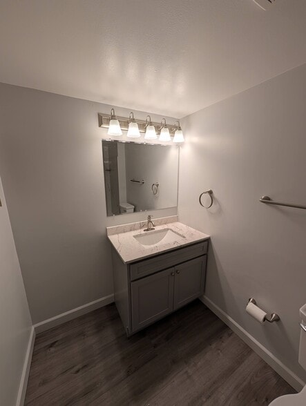 Bathroom - 15 Sunbury Ct