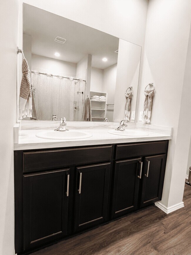 Building Photo - 5230 Misty Iris Cir
