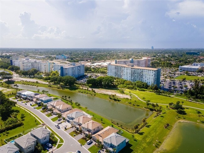 Building Photo - 3701 Greenway Dr