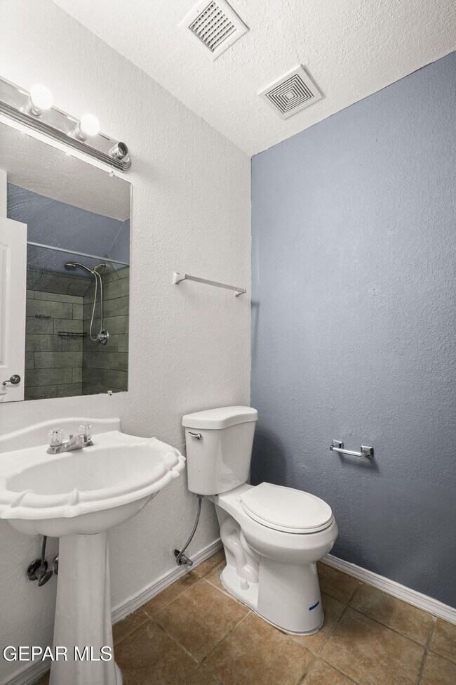 Building Photo - 695 Paseo del Mar Dr