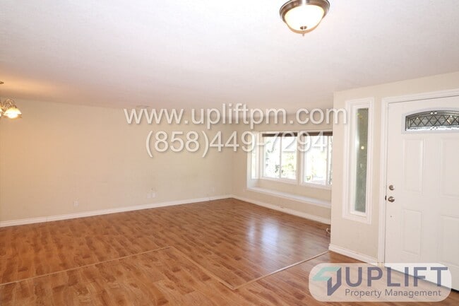 Building Photo - 4 Bedroom 2 Bath with Garage and Greenhous...